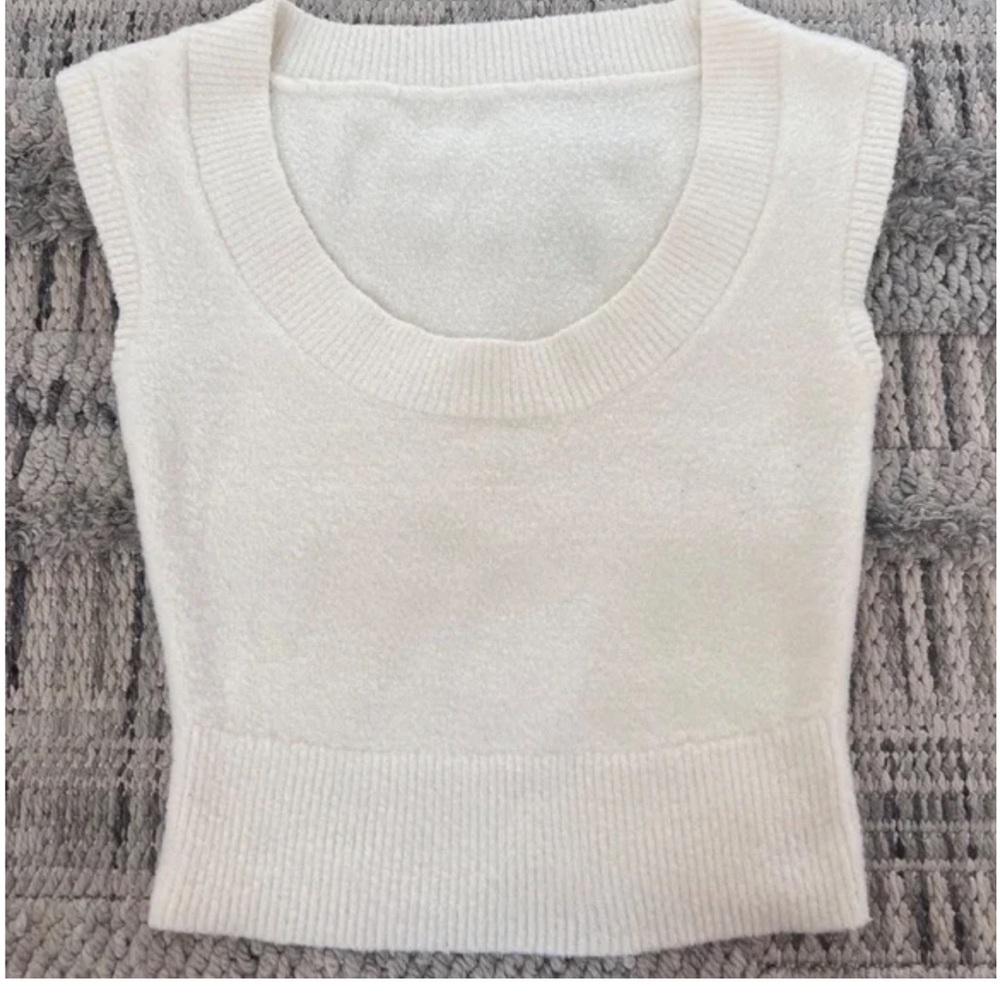 Alo Snuggle up Sweater Short Sleeve Size Small Ivory body skimming crop fit - Picture 4 of 8